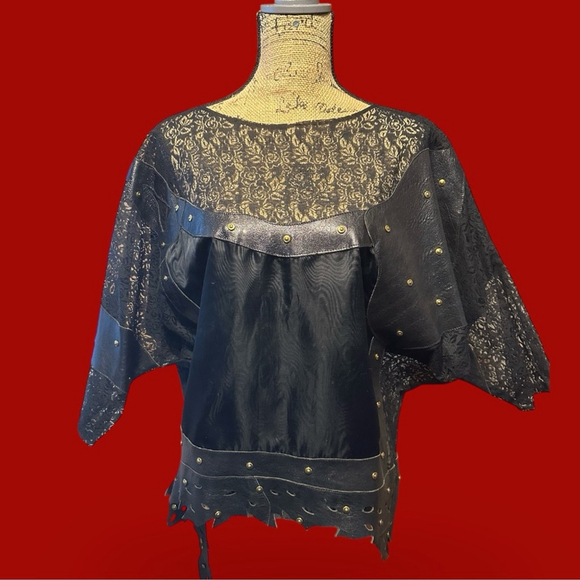 121 - Unique Top - Picture 2 of 10